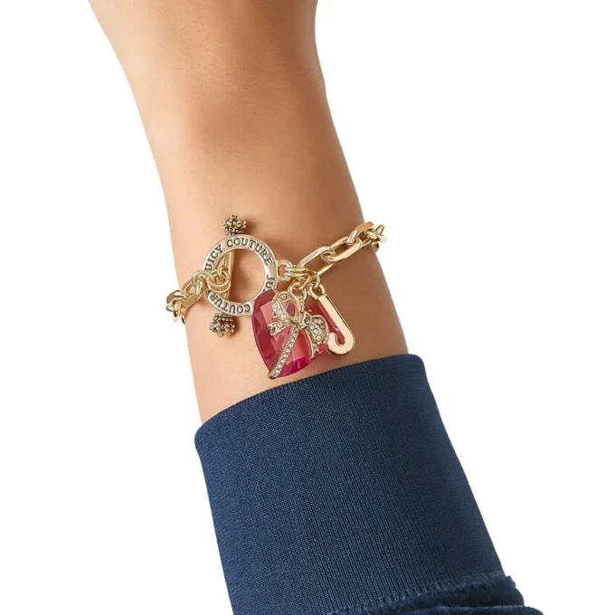 Armband med hjärtsten och J-berlock