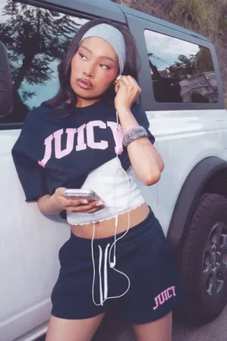 Booty shorts i collegestil