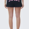 Booty shorts i collegestil