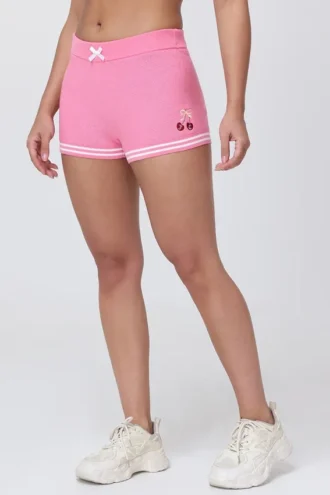 Broderade shorts med kantstickning