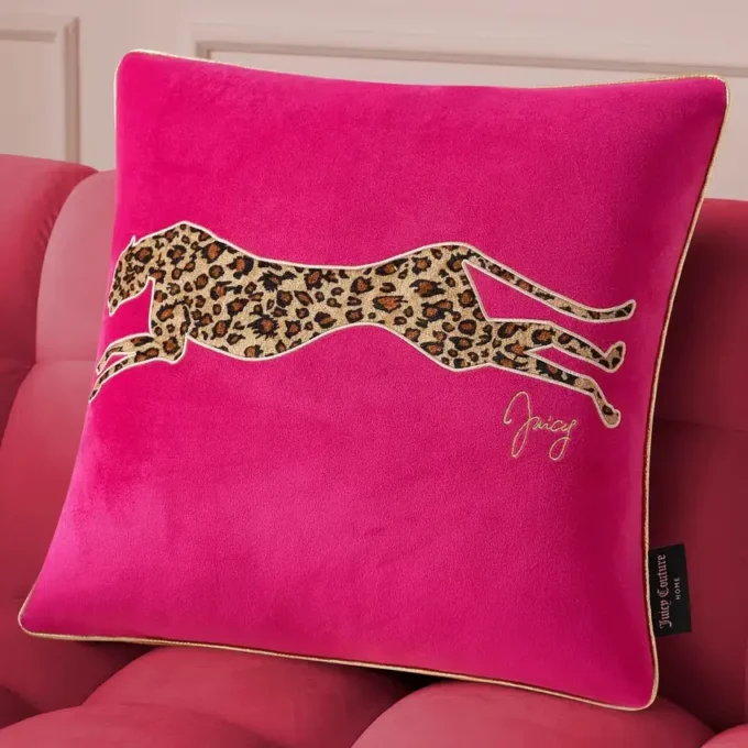 Fyrkantig kuddar i sammet med leopardmönster
