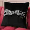 Fyrkantig kuddar i sammet med leopardmönster