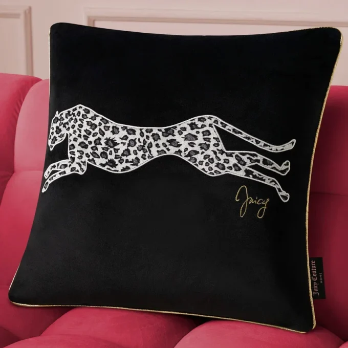 Fyrkantig kuddar i sammet med leopardmönster