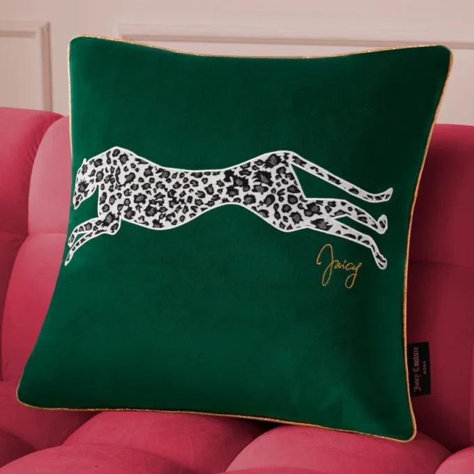 Fyrkantig kuddar i sammet med leopardmönster