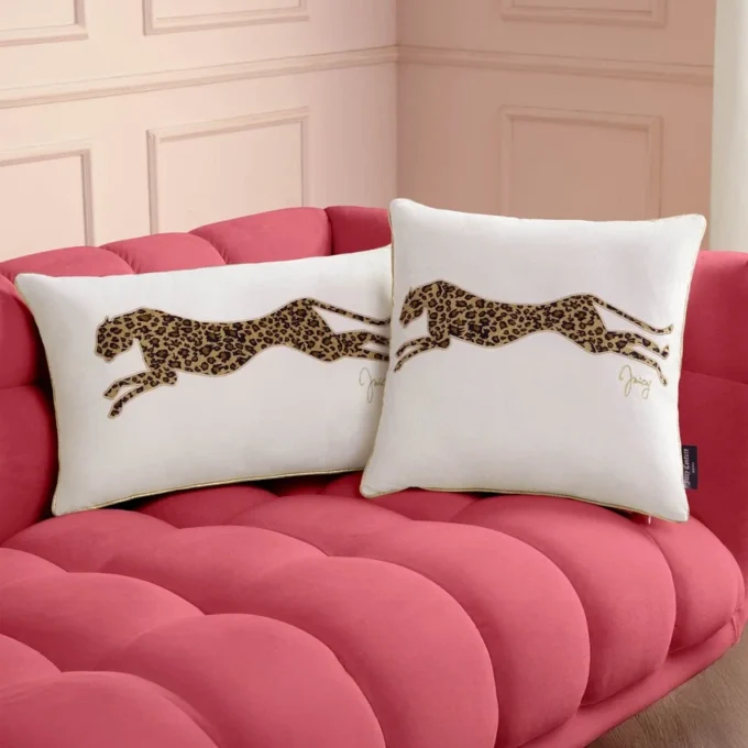 Fyrkantig kuddar i sammet med leopardmönster