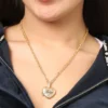 Halsband med hjärtformad medaljong