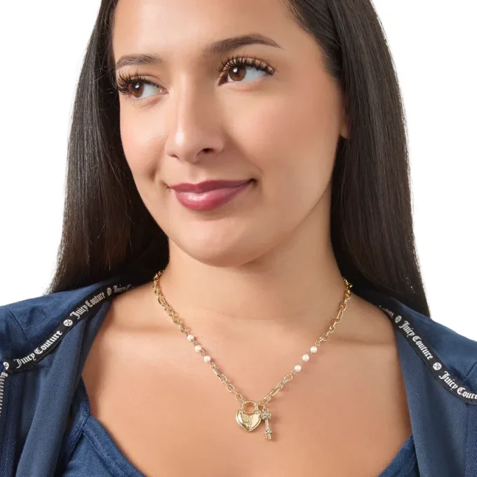 Halsband med hjärtformad medaljong