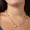 Halsband med kedja och logotyp