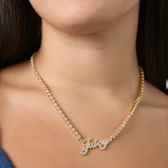 Halsband med kedja och logotyp