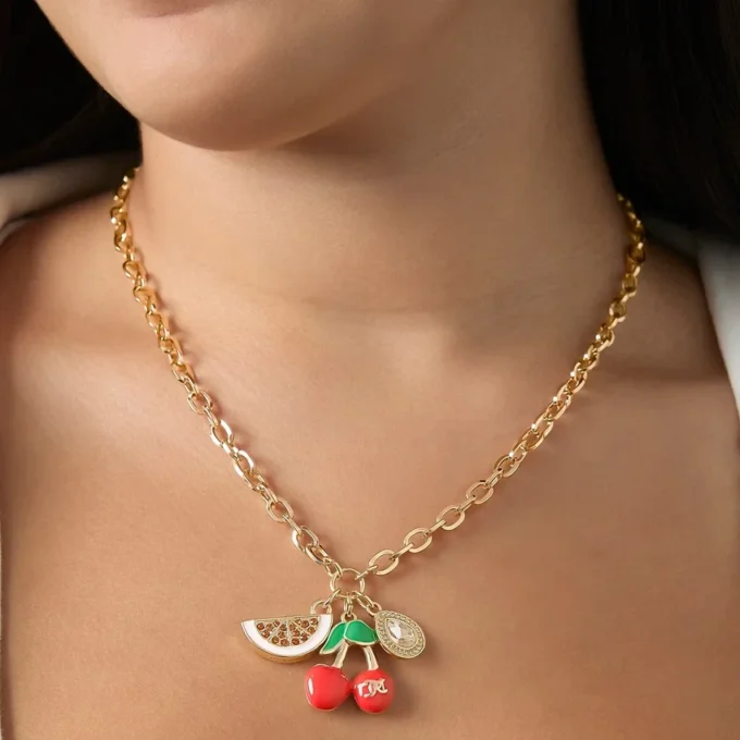 Halsband med körsbärs- och vattenmelonberlock
