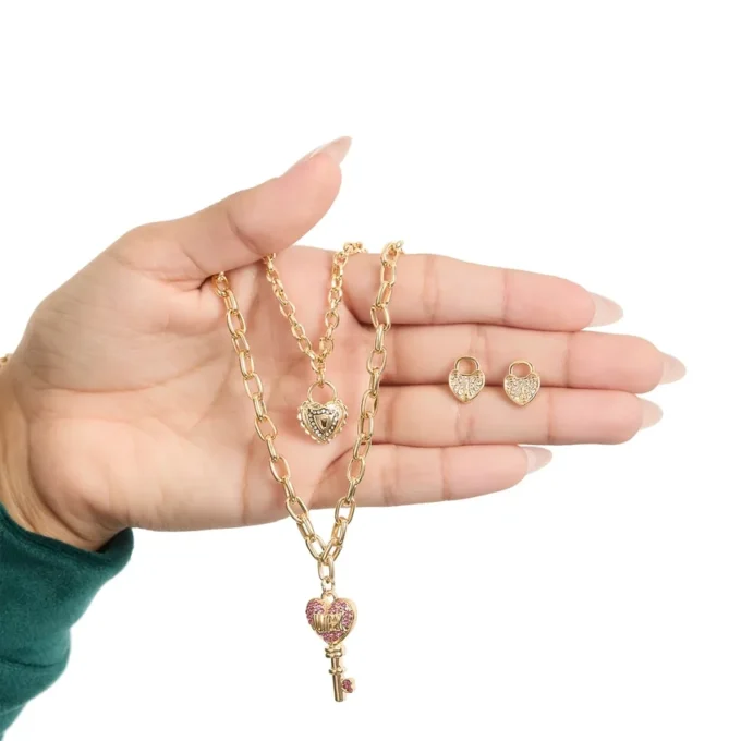 Halsband med nyckelberlock och örhängen med lås