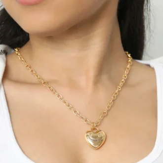 Halsband med upphöjt hjärta