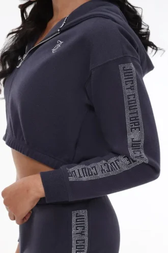 Kort fleece-huvtröja med bling på sidan