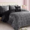 Modernt sängklädesset i satin med leopardmönster