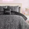 Modernt sängklädesset i satin med leopardmönster