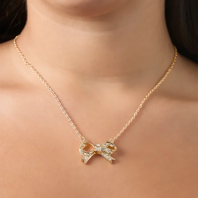 Pava-halsband med rosett och örhängen