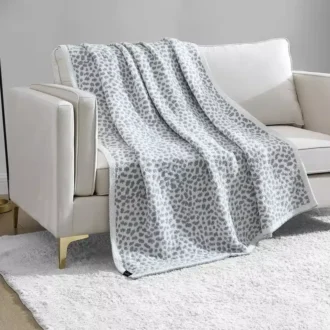 Pläd med leopardmönster