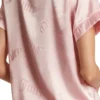 Pyjamas i satin med korta ärmar och krage