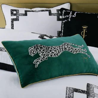 Sammetkudde med leopardmönster
