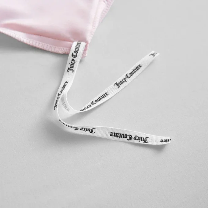 Satin- och sammetrandigt täckeset